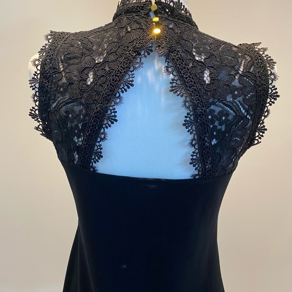 Black lace sleeveless top - Picture 4 of 4
